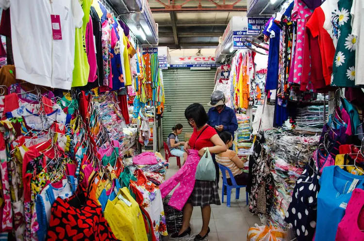 Clothing Wholesale Markets In Vietnam Con Market.webp
