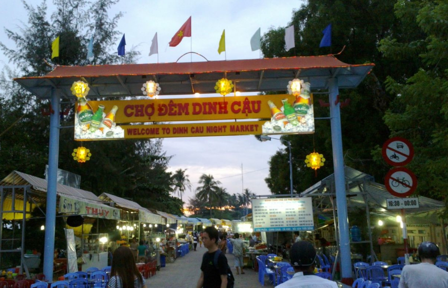 Dinh Cau Night Market - Vietnam Night Markets